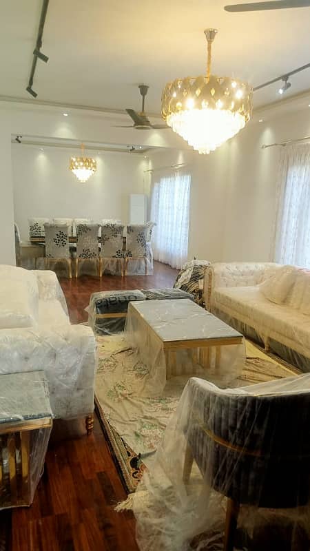 Defence Luxurious Furnished 500 Yards Bungalow For Rent Only Short Time 17