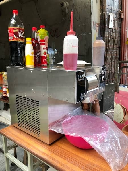 Snow flakes ice cream and snow maker machine 3