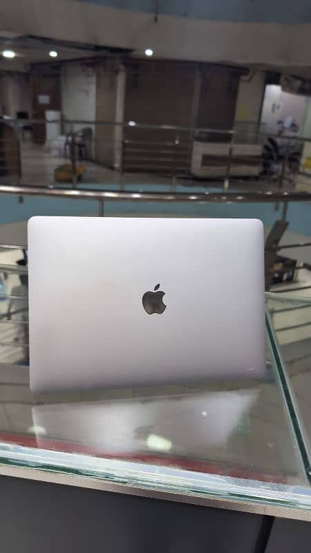 Apple MacBook Pro 2020 Core i7 Quad Core Processor 32GB Ram 500GB SSD 5