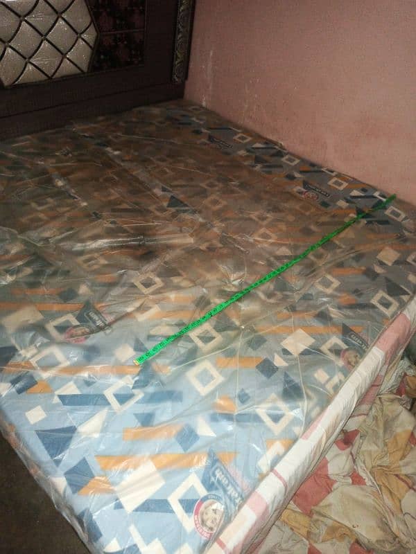 Dobbel Bed he 6.26/6.25 feet he fom khrab he lakin abhi bhi used me he 4