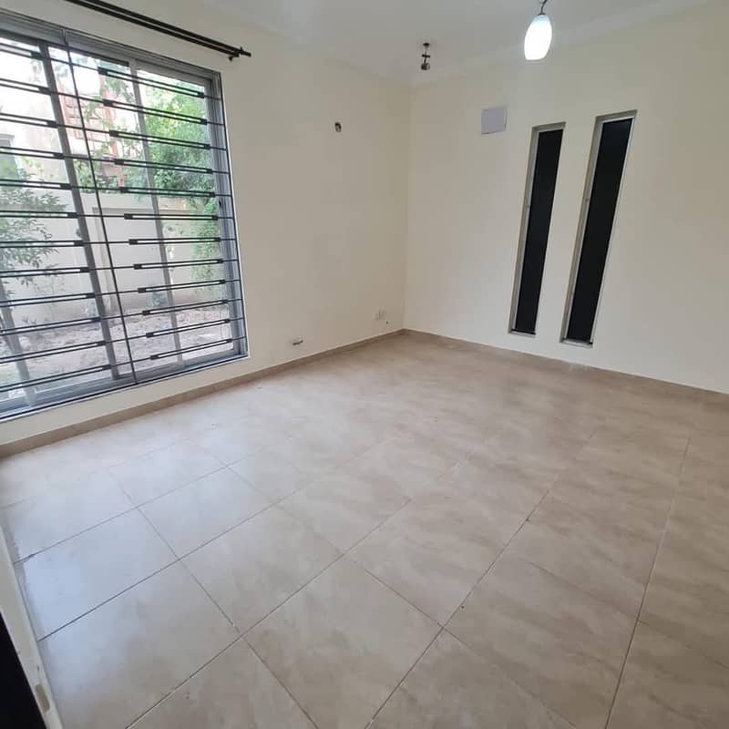 11 Marla Neat And Clean Villa For Rent 6