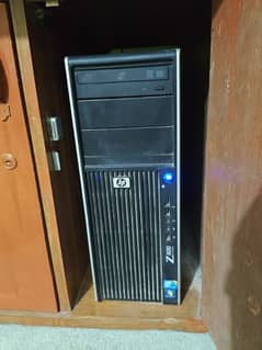 HP Z400 Workstation with keyboard and mouse