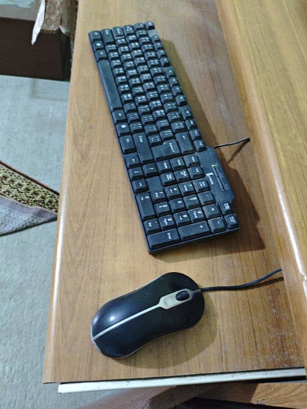 HP Z400 Workstation with keyboard and mouse 2