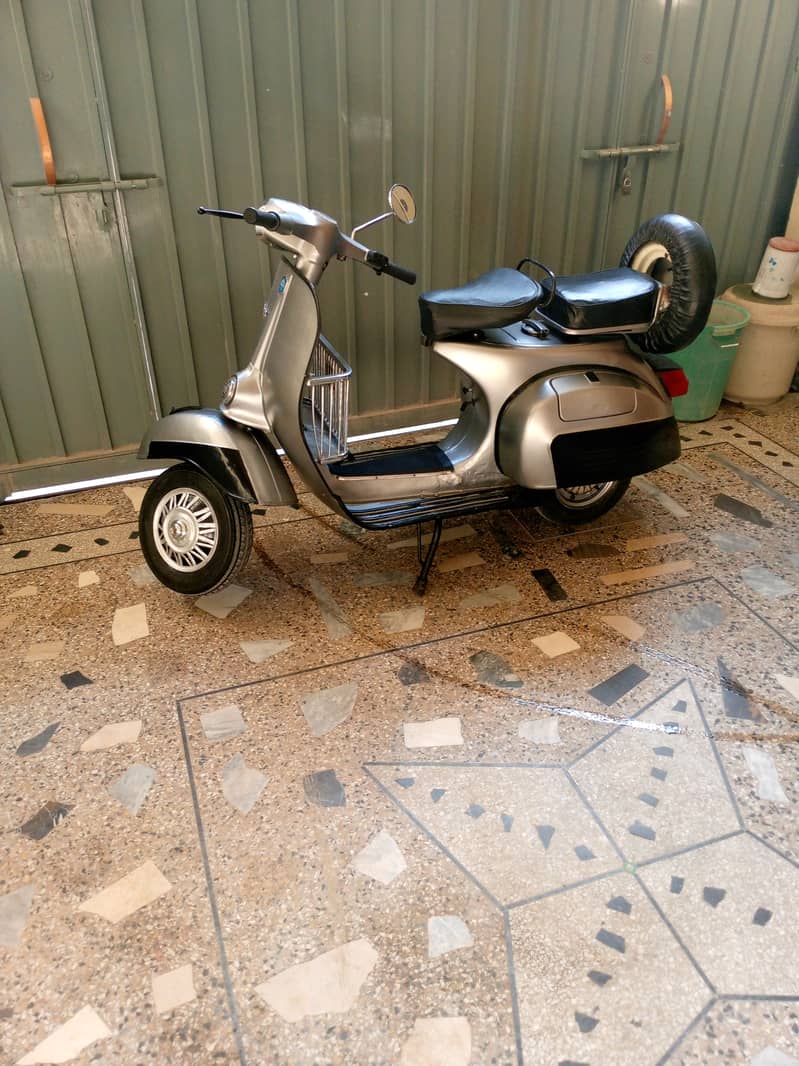 Vespa super scooter for sale in Rawalpindi/Scotty phone 03455294499. 3