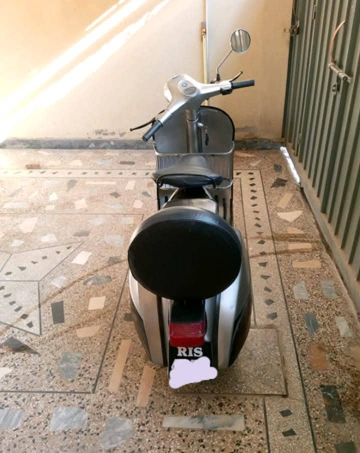 Vespa super scooter for sale in Rawalpindi/Scotty phone 03455294499. 4