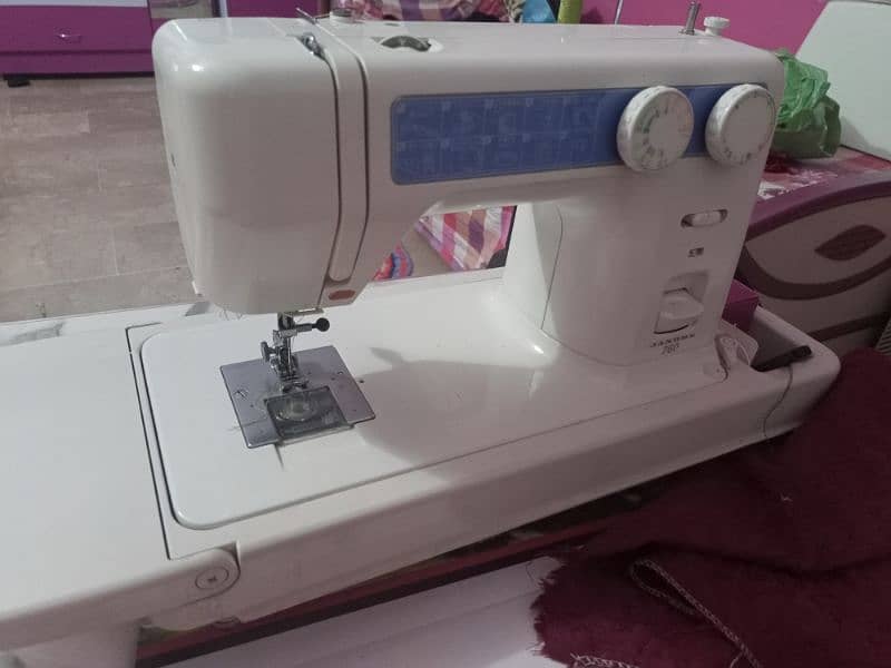 Sewing machine (Janome 760) 1