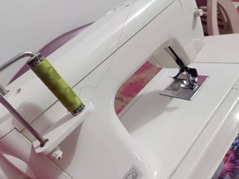 Sewing machine (Janome 760) 5