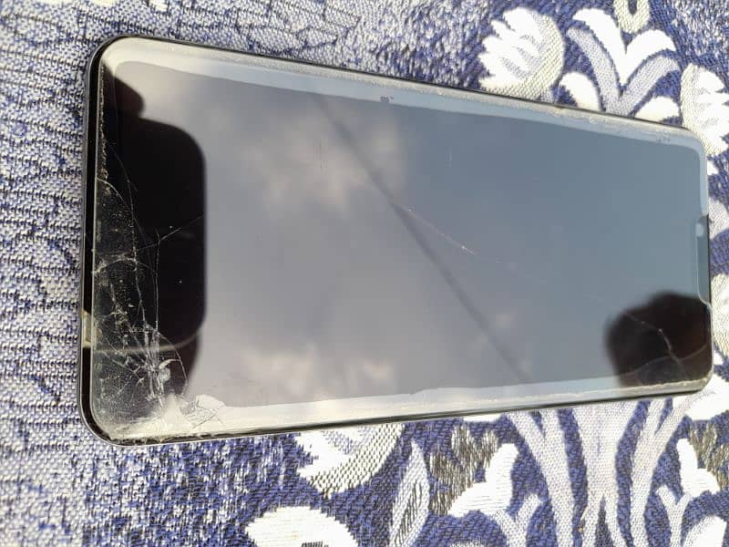 panal damage hai scratches hain. baki touch ok hai. 6