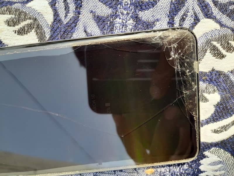 panal damage hai scratches hain. baki touch ok hai. 7