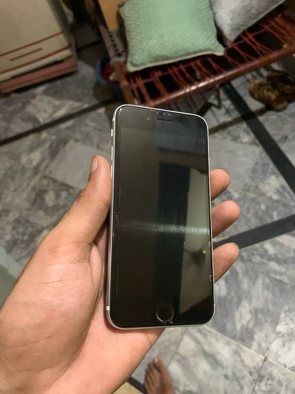 iPhone SE 2020 5