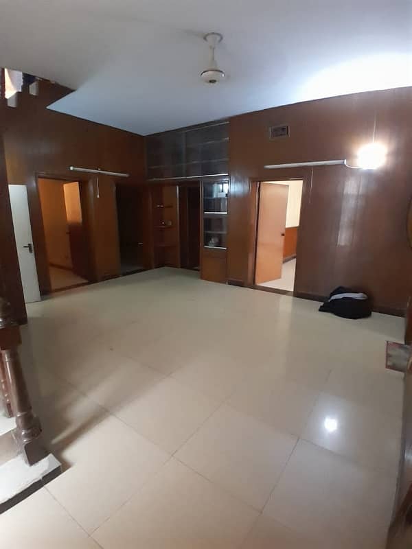 10MARLA HOUSE AWAILABLE FOR SALE IN MODEL TOWN BLOCK M 6