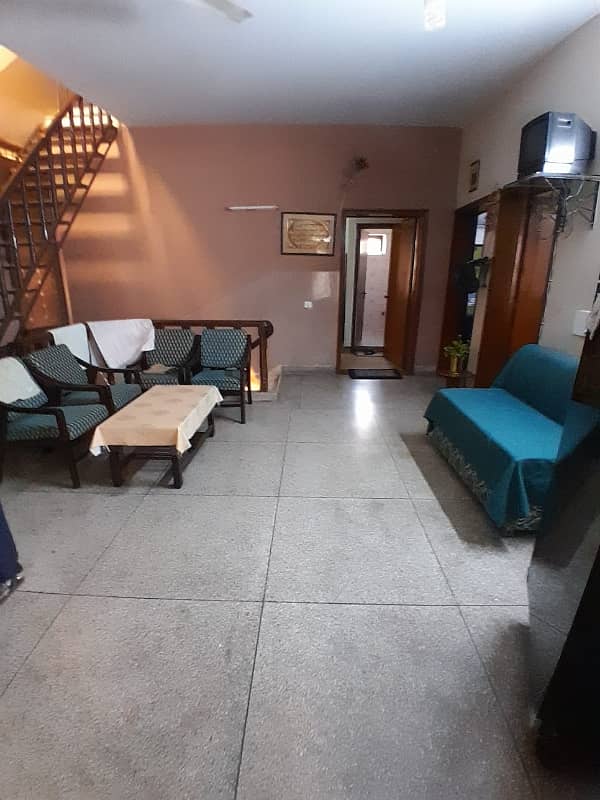 10MARLA HOUSE AWAILABLE FOR SALE IN MODEL TOWN BLOCK M 14