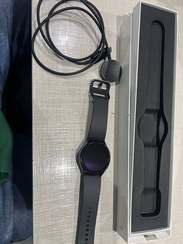 Samsung Watch 5 40mm graphite Color 7