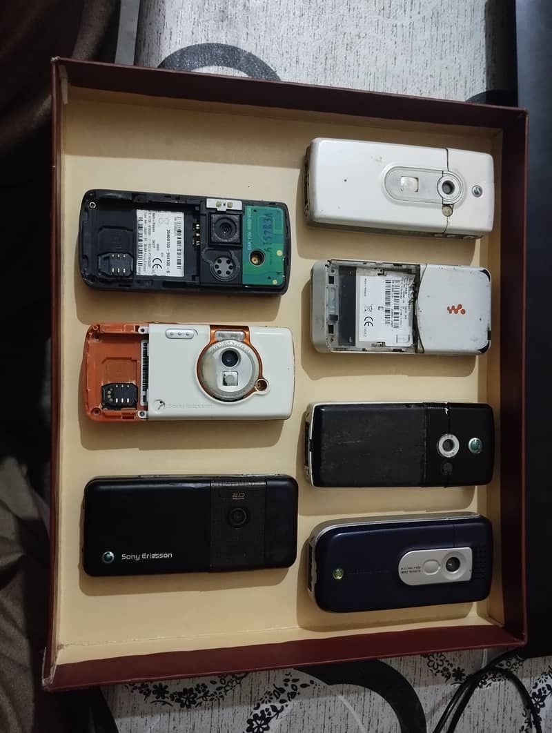 Sony Ericsson Whole LOT for sale! Read Full Ad (0316/077/071/5) 13