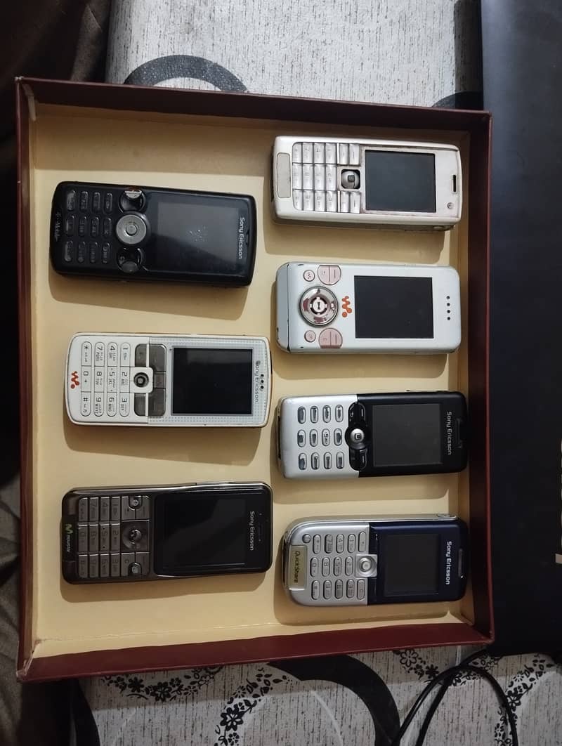 Sony Ericsson Whole LOT for sale! Read Full Ad (0316/077/071/5) 14