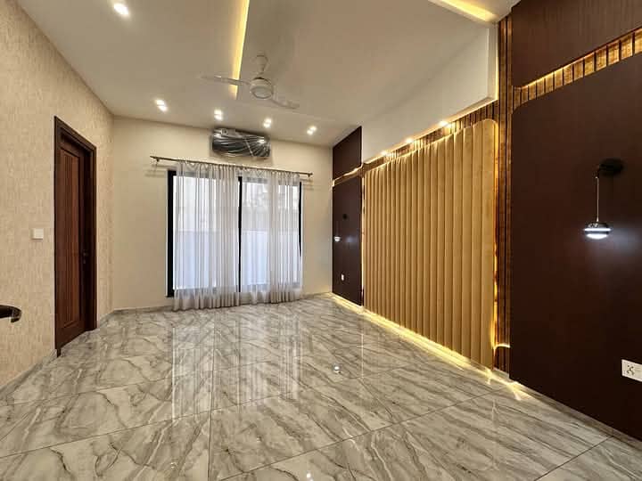 8 Marla 3 badroom upper portion available for rent in dha phase 9 town very good location 10