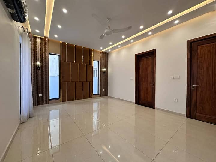 8 Marla 3 badroom upper portion available for rent in dha phase 9 town very good location 18