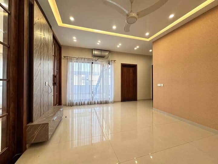 8 Marla 3 badroom upper portion available for rent in dha phase 9 town very good location 26