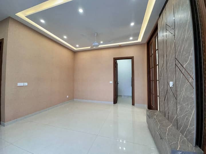 8 Marla 3 badroom upper portion available for rent in dha phase 9 town very good location 31