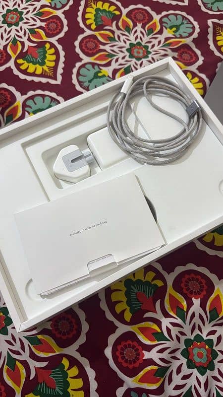 Macbook Air M2, 13", (16/256) Complete Box 1