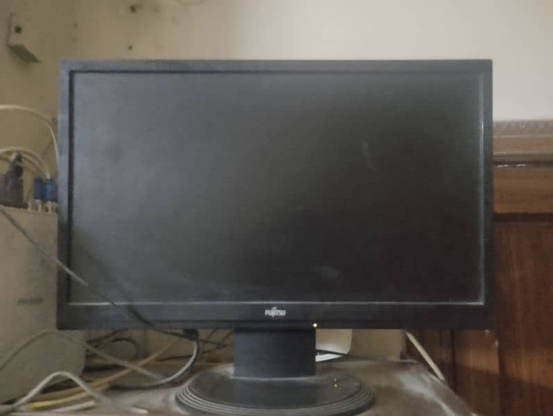 For Sale: LCD Monitor – Slight Screen Damage, Works Smoothly 1