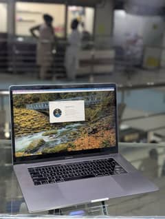 Apple MacBook Pro 2018 Core i7 Quad Core Processor 16GB Ram 500GB SSD