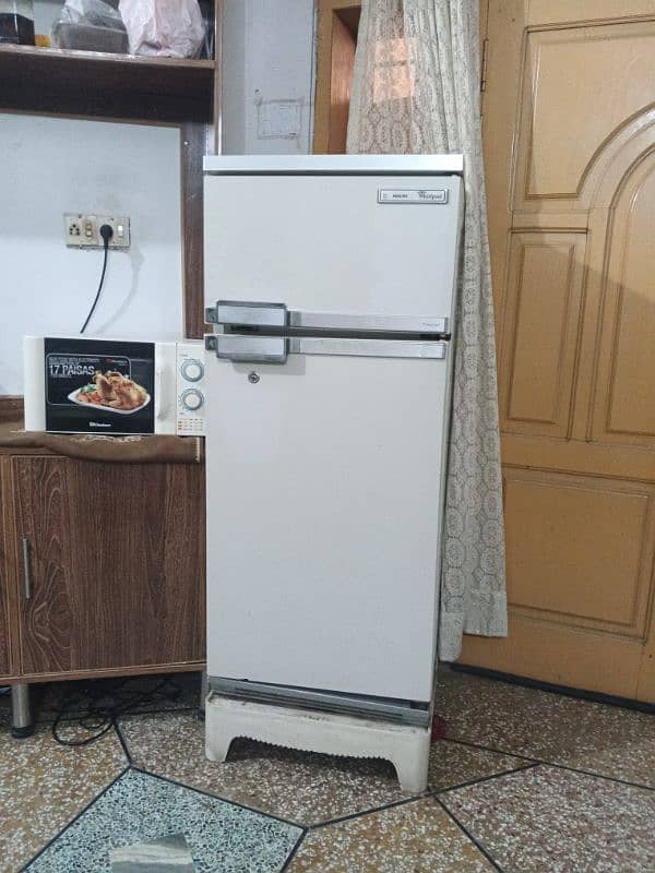 refrigerator,colour used 0