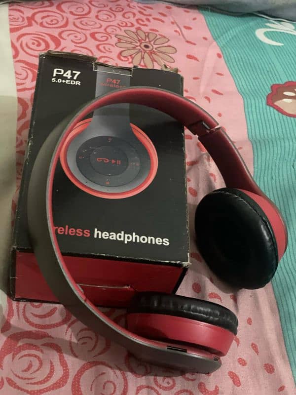 p47  headphones 0