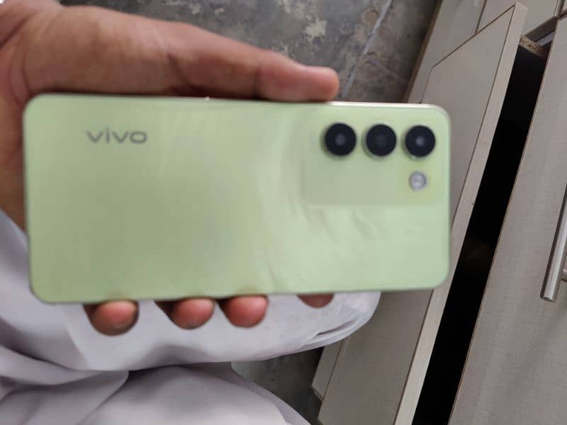 Y100 Vivo 2