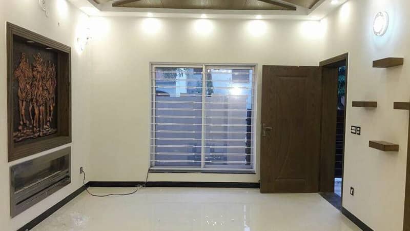 A BEAUTIFUL 5 MARLA HOUSE FOR SALE IN UMER BLOCK SECTOR B BAHRIA TOWN LAHORE 6