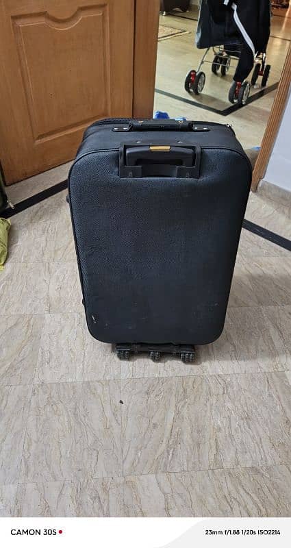 New travel luggage bags never used 10/10 condition 5