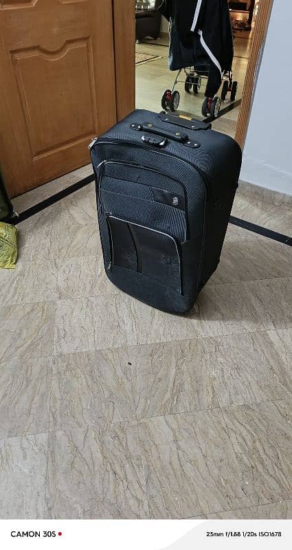 New travel luggage bags never used 10/10 condition 7