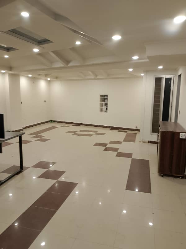 800sqft hall available in Johar town 1