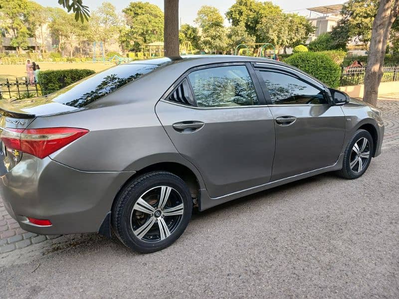 Toyota Corolla Altis 1.6  2015 9