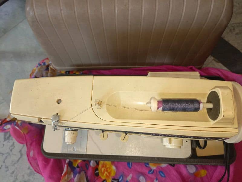 Original Singer Sewing, Knitting, Overlock Machine 0