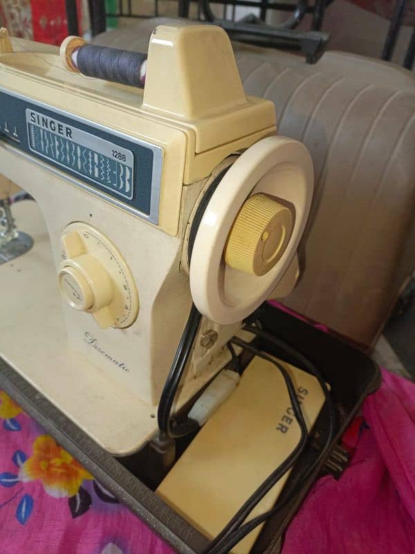 Original Singer Sewing, Knitting, Overlock Machine 2