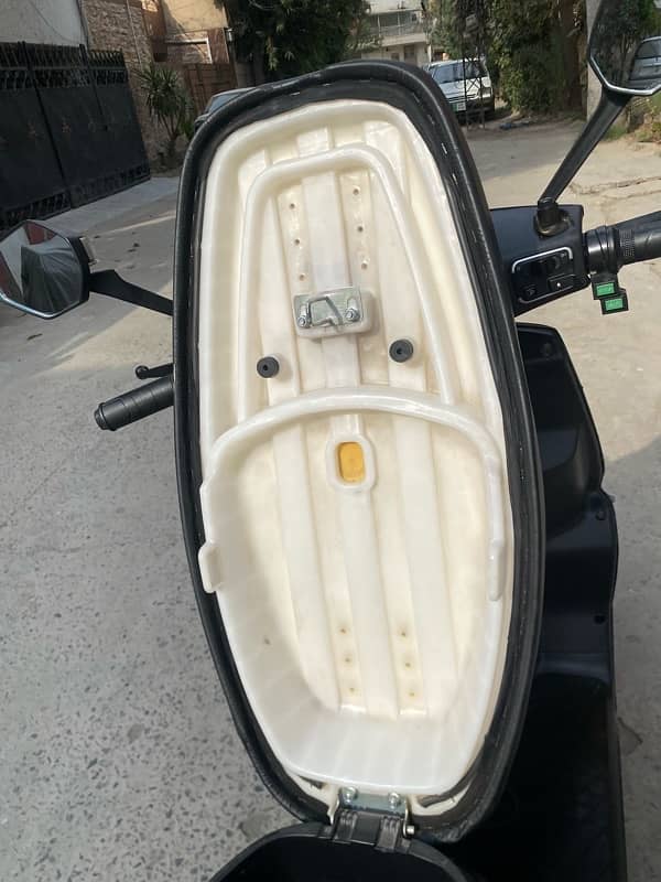 Evee genz scooty | model 2025 | TOTAL GENIUN 13