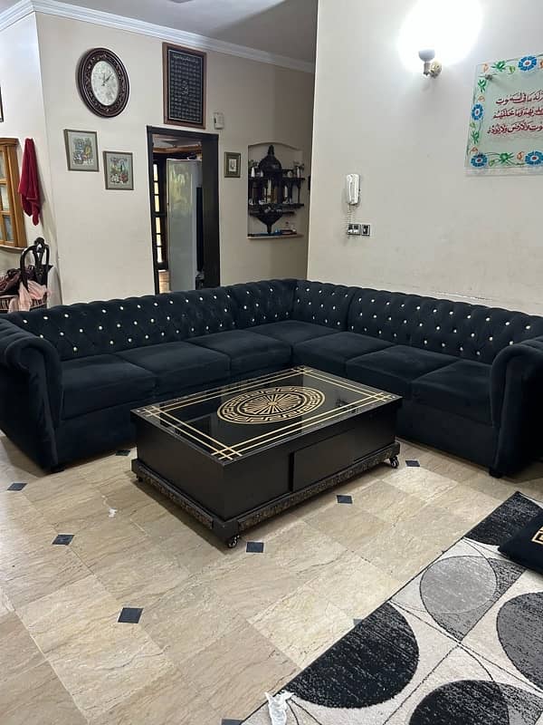 L shaped Black sofa - 8/7 seater 0