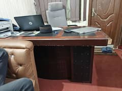 Office Executive Table in Good Condition