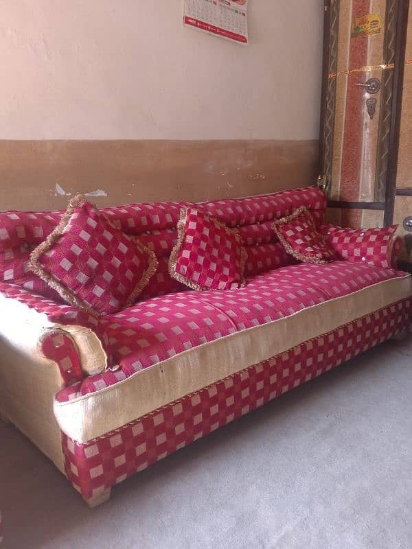 Best condition sofa for sale 4