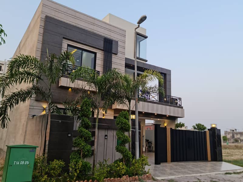 Brand New 10 Marla House For Sale in Bahria Town Lahore 1