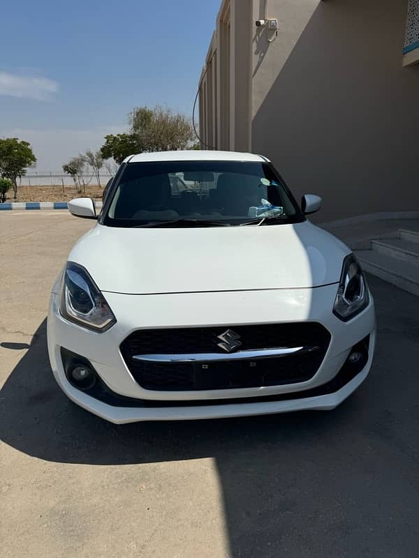 Suzuki Swift 2022 GLX CVT FULL OPTION 1