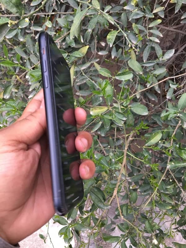 iphone Xr pta approved 4