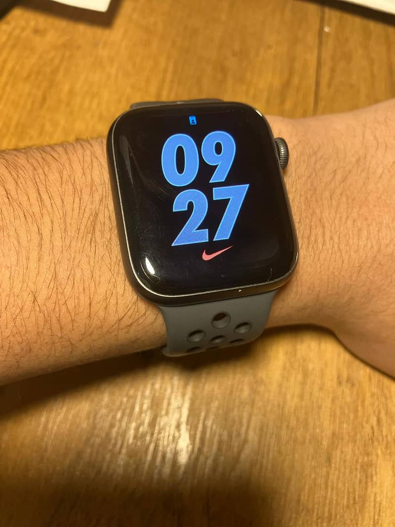 Apple Watch 6 Series Nike | 44mm | Aluminium and Ceramic Case 3