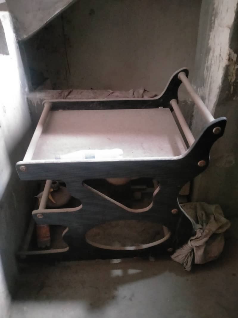 Used tea trolley 0