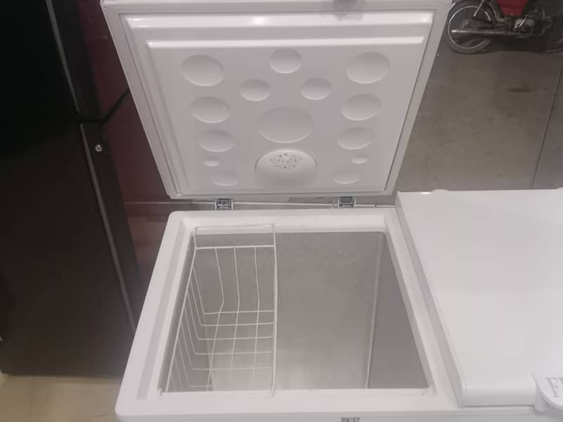 Haier Medium Size DoubLe DOoR InVerTeR Deep FreeZer 6