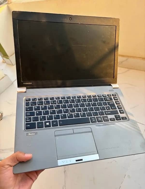 Toshiba Tecra Z40-A Laptop 1