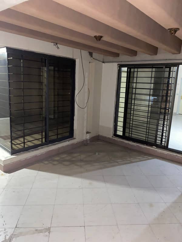 1 Kanal Upper Portion for Rent 3 Beds, Kitchen, Drawing Room, TV Lounge Prime Location Near Doctor Hospital & Canal Road 5