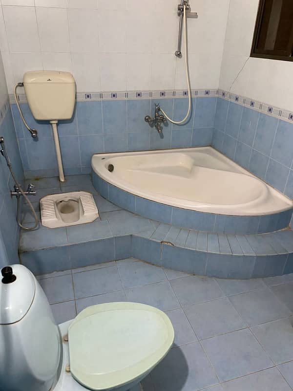 1 Kanal Upper Portion for Rent 3 Beds, Kitchen, Drawing Room, TV Lounge Prime Location Near Doctor Hospital & Canal Road 7