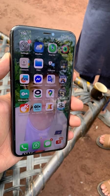 iphone 11 pro max 4